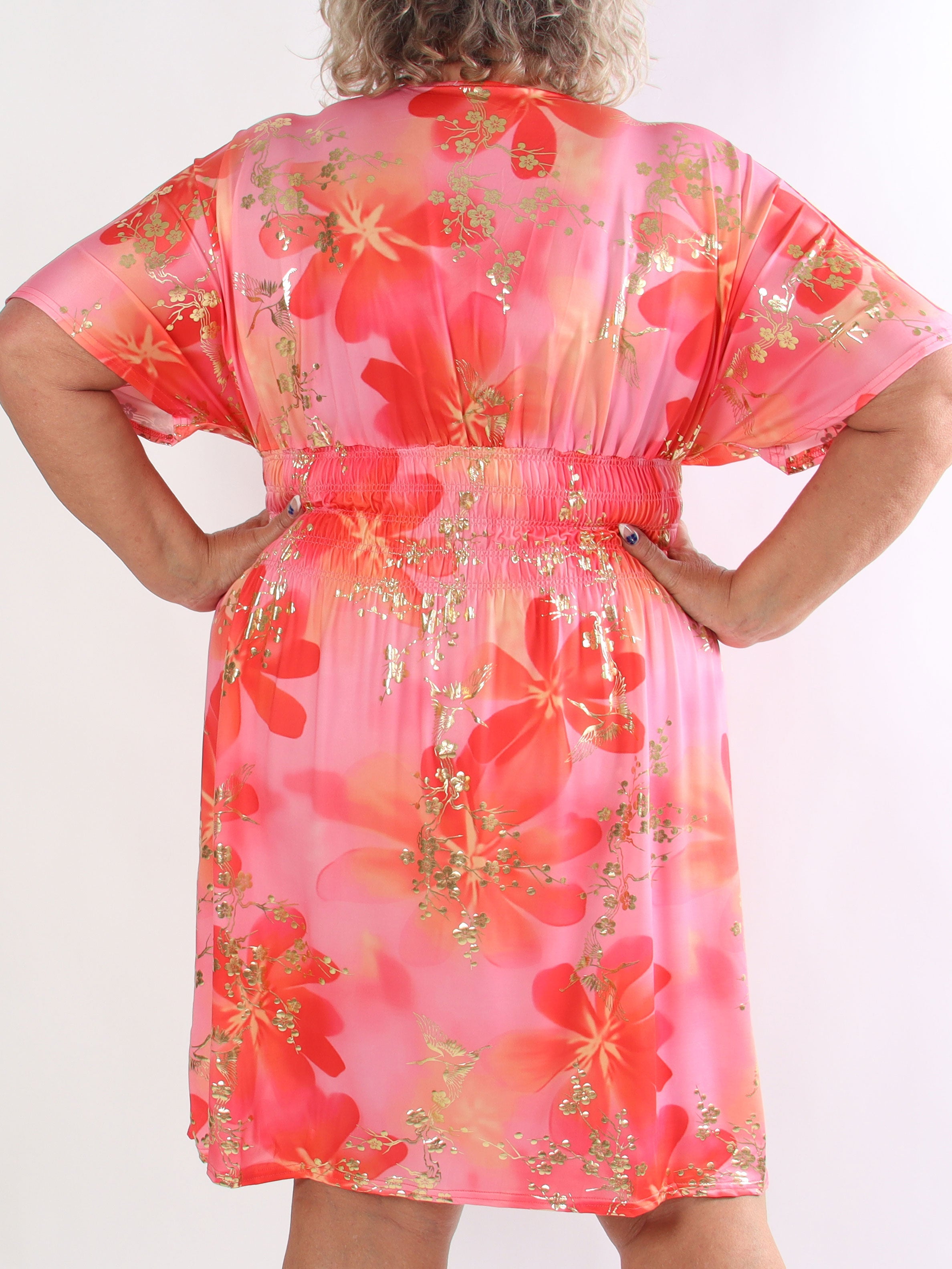 Pams Fleur Short - Plus size kjole med smock og japansk inspireret gulddetaljer